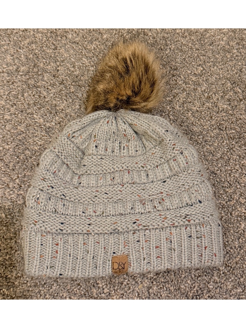 D&Y Women’s Gray Cable Knit Fleece-Lined Pom Pom Beanie